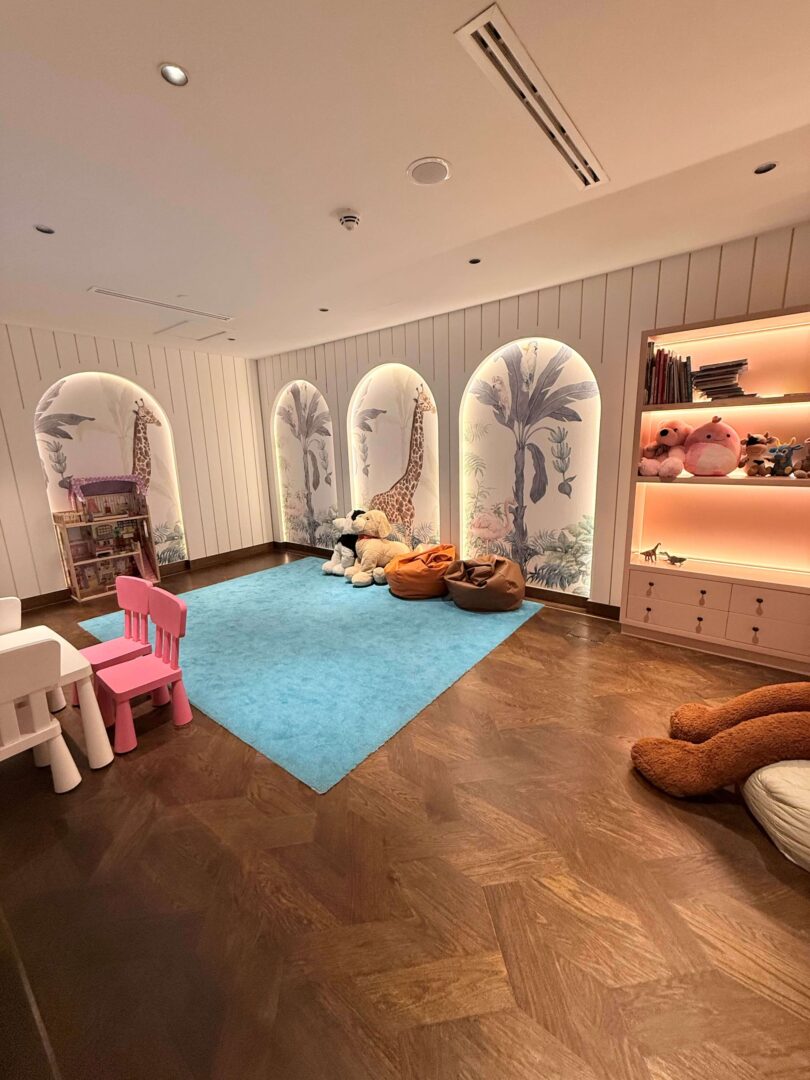 club-lounge-playroom